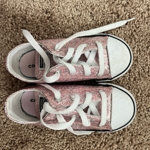 Kids pink converse